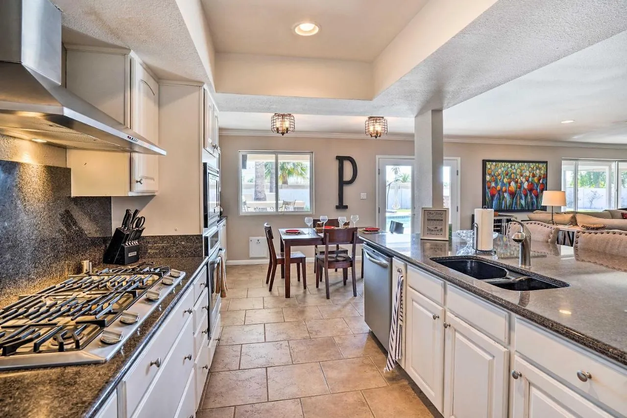 Scottsdale Family Home With Pool And Outdoor Lounge!